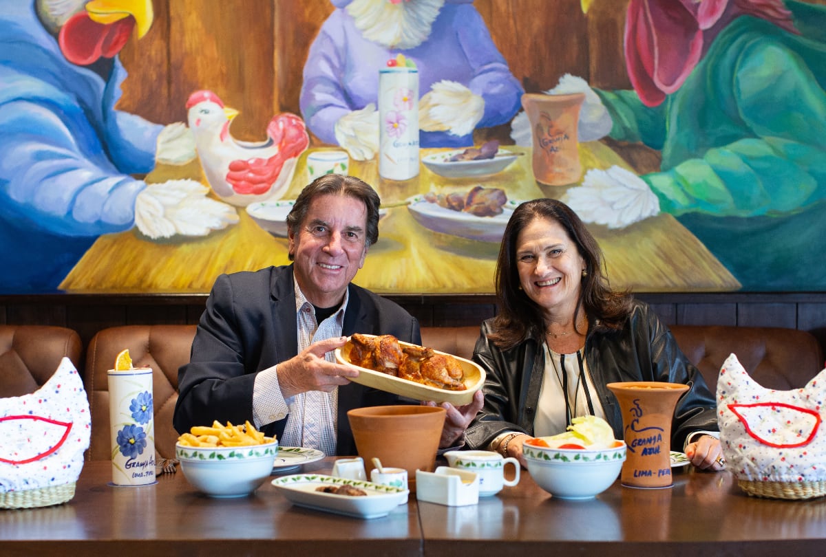 Johnny Schuler, Director de Granja Azul y Liliana Picasso, Director Gerente de Granja Azul están al frente del restaurante creador del Pollo a la Brasa.