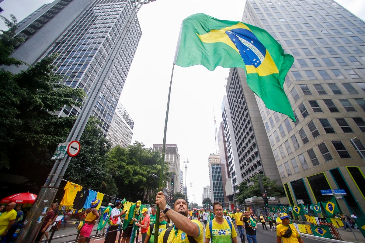 Partidarios del expresidente brasileño Jair Bolsonaro (2019-2022) asisten a una manifestación en Sao Paulo, Brasil, el 25 de febrero de 2024. (Foto de Miguel SCHINCARIOL / AFP)