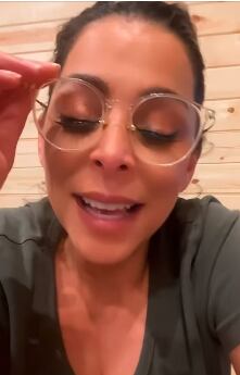 La presentadora de 46 años contó el susto que sintió al notar que la ausencia de su anillo de matrimonio (Foto: Lourdes Stephen / Facebook)