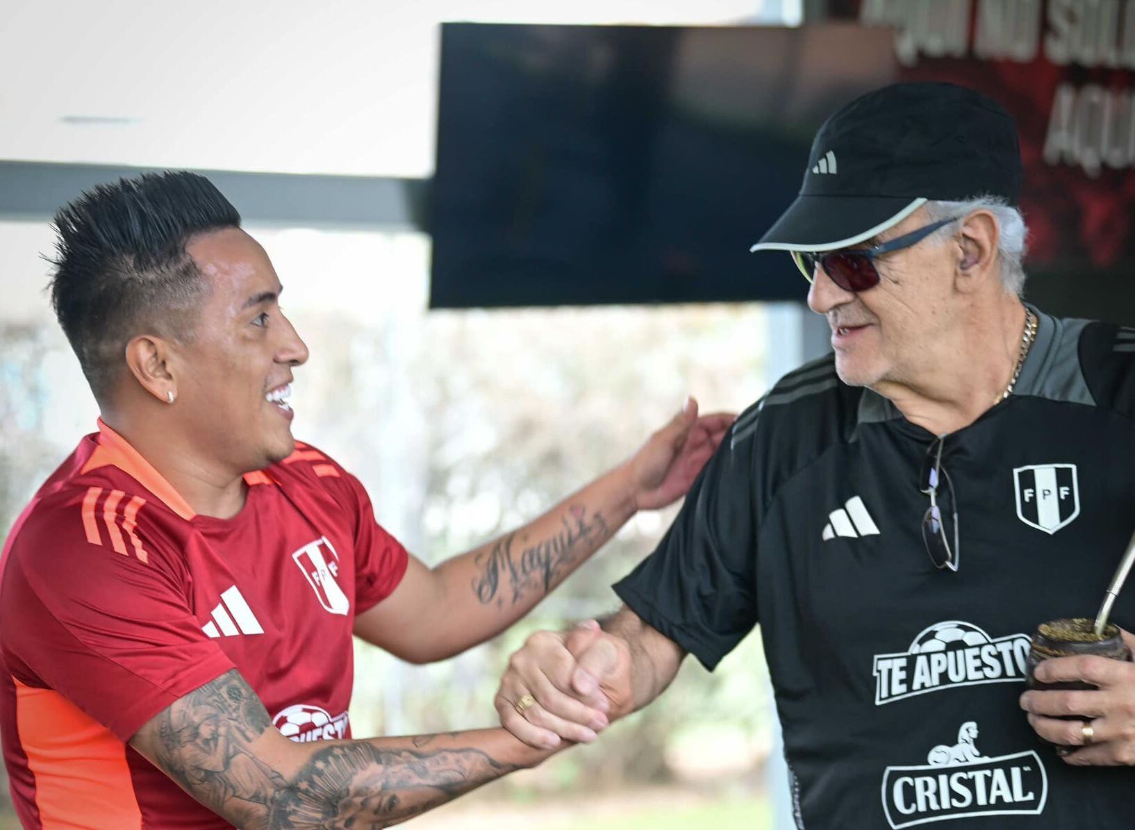 “Como siempre lo he dicho, juntos podemos conseguir los anhelos que uno desea, y uno de ellos es ir al Mundial”, apuntó el mediocampista nacional.