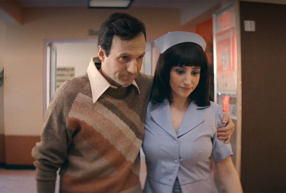 Pablo Cruz y Paola Montes de Oca son Roberto Gómez Bolaños y "Tony" (María Antonieta de las Nieves) en "Chespirito: Sin querer queriendo".