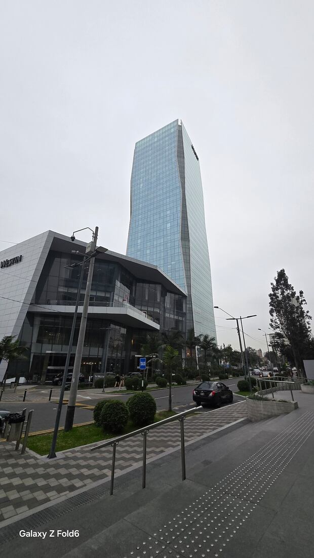 This photo was taken using the Galaxy Z Fold 6's ultra-wide angle.