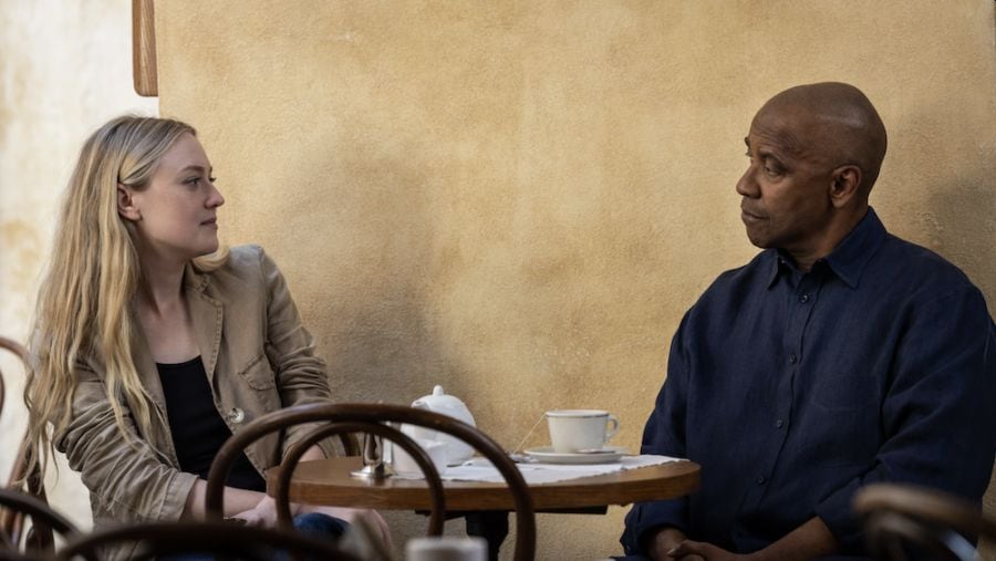 Dakota Fanning y Denzel Washington en una escena de "El Justiciero 3". Ambos grabaron juntos "Hombre en llamas" en 2004.