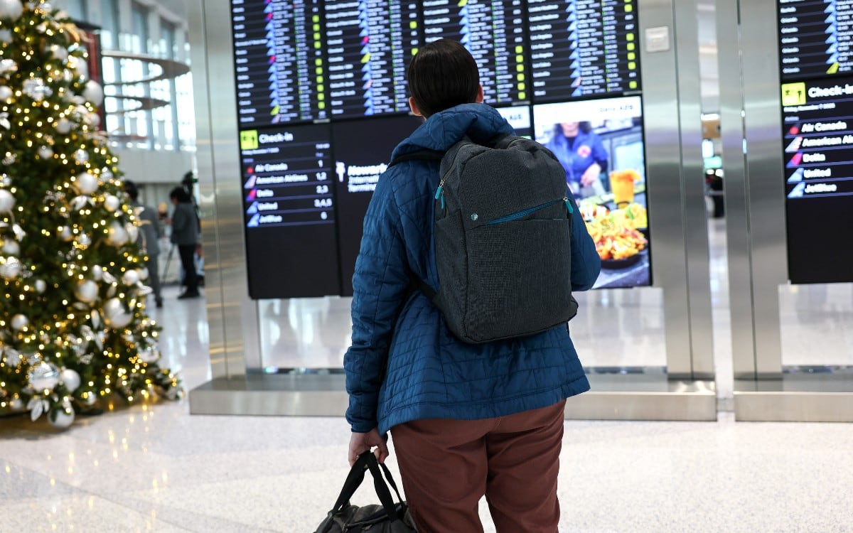 Un análisis de Upgraded Points examinó más de 40.000 vuelos para identificar los días más caros y más económicos durante las fiestas de fin de año. (Foto: TIMOTHY A. CLARY / AFP)
