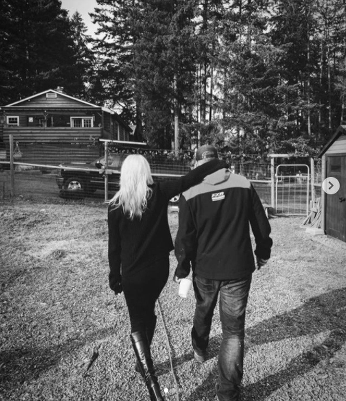 Pamela Anderson y su esposo tras un gran trabajo juntos. (Foto: Pamela Anderson / Instagram)