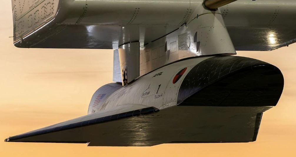 Stratolaunch desarrolla un sistema de lanzamiento aéreo a órbita.