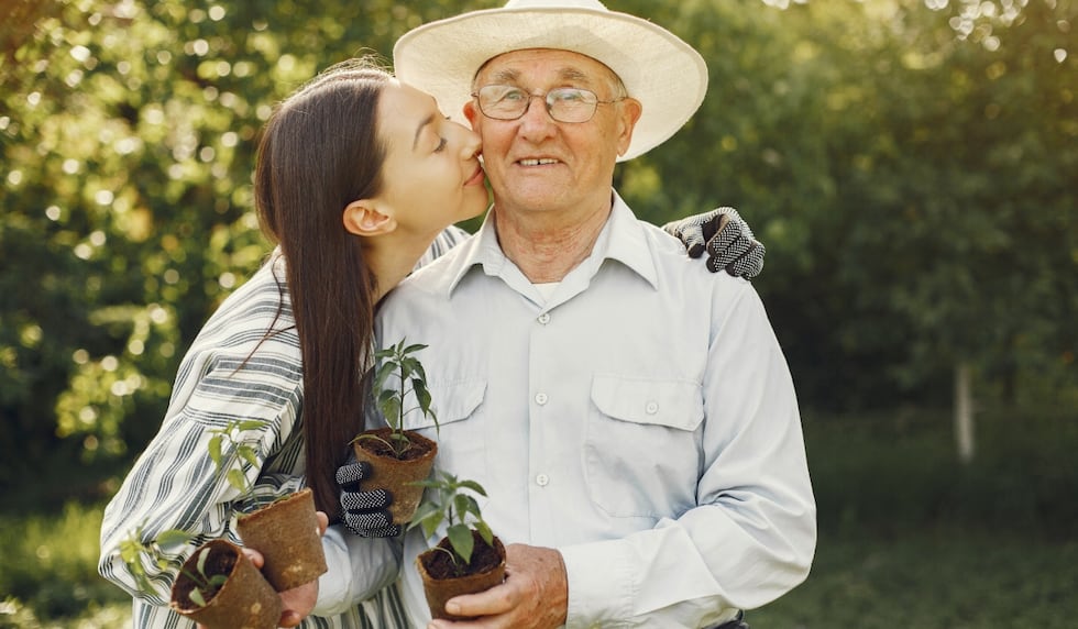 Día de los abuelos 2024 en Argentina y España: Desde cuándo y por qué se celebra cada 26 de julio (Foto: Freepik).