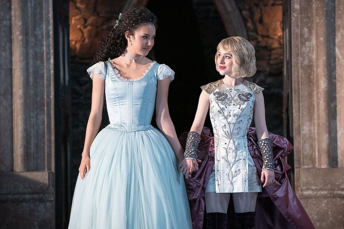 Esto es lo que sabemos de la segunda parte de “Escuela del bien y del mal”, la película de Netflix protagonizada por Sophia Anne Caruso y Sofia Wylie (Foto: Netflix)