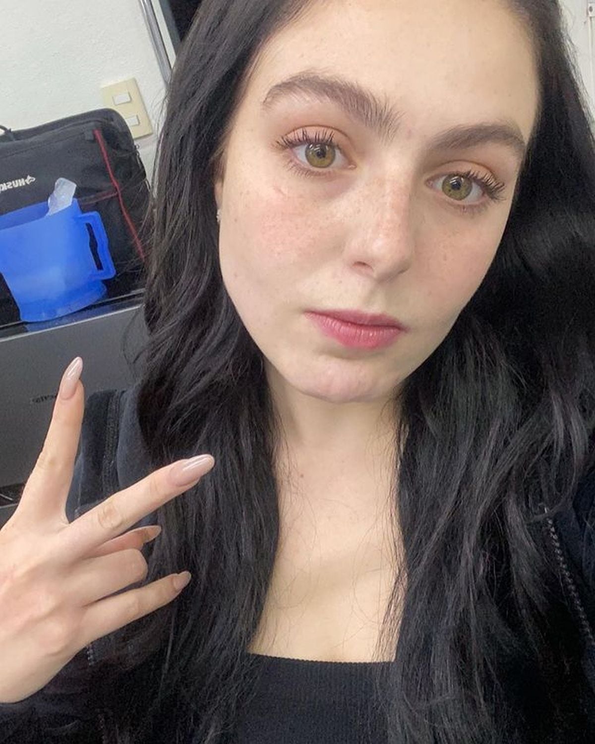 Aquí luciendo un look con cabello negro (Foto: Regina Pavón / Instagram)