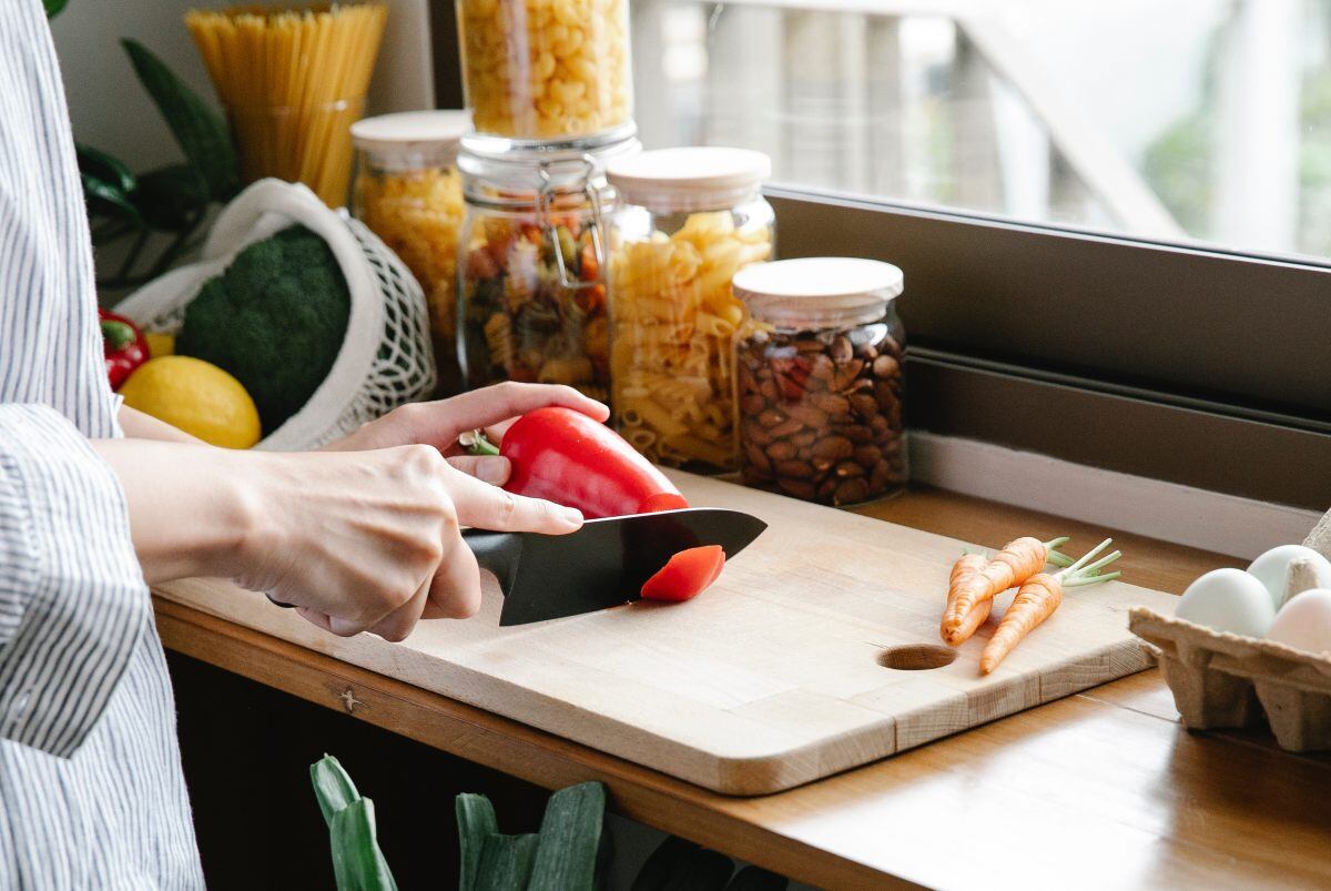 Hacer listas de compras ayudará a no desperdiciar alimentos. (Foto: Pexels)