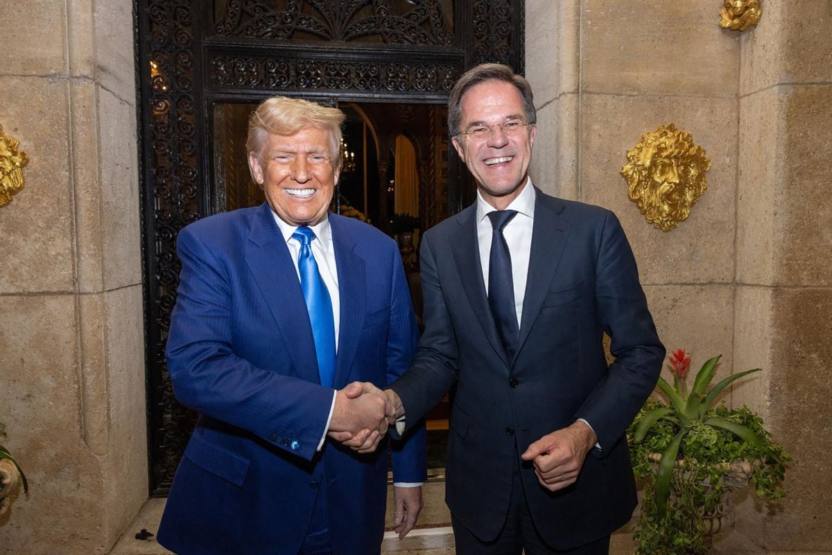 El presidente electo Donald Trump (izquierda) junto al secretario general de la OTAN, Mark Rutte.