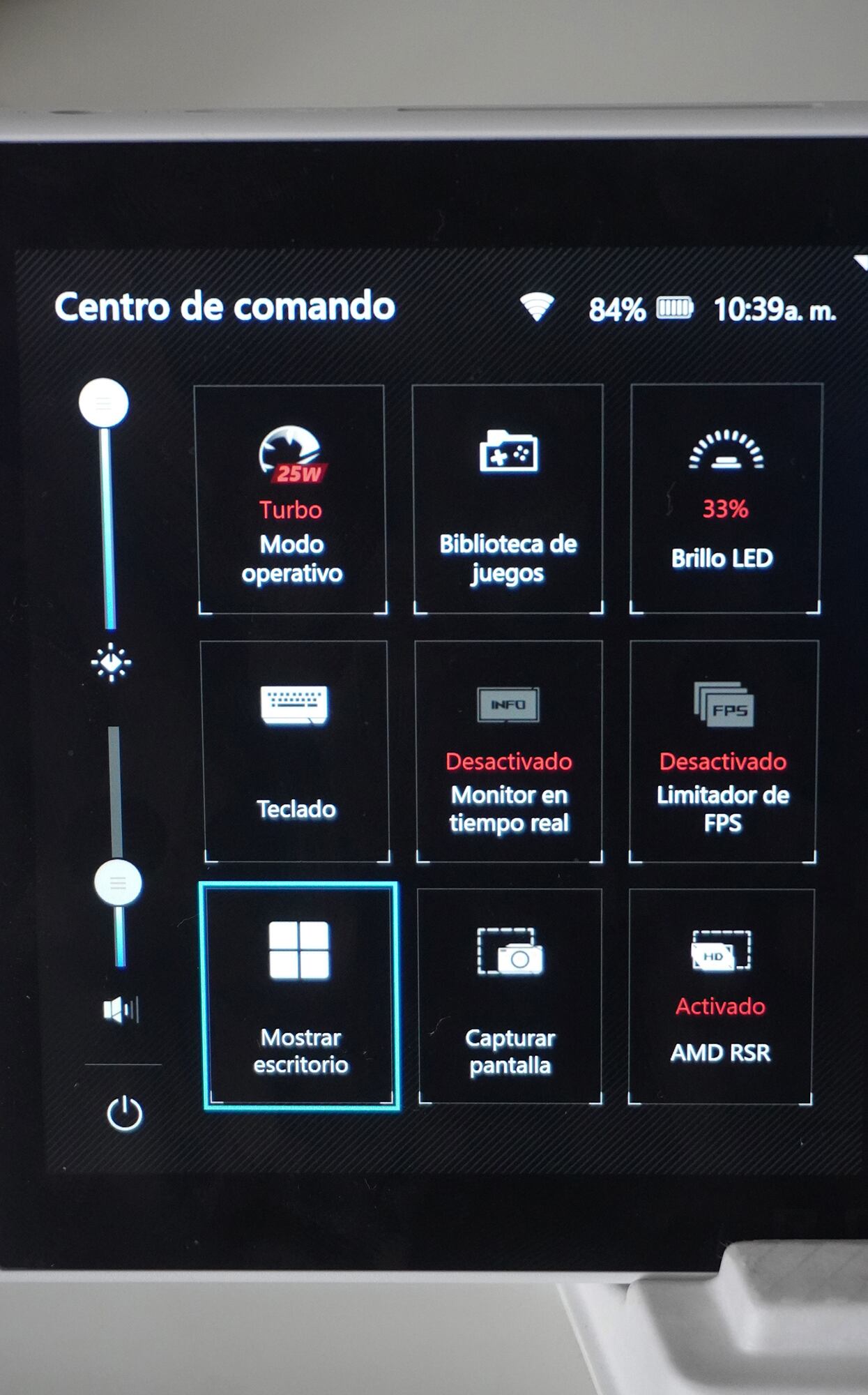 Panel rápido de la ROG Ally en el que podemos cambiar la potencia de la consola, brillo, volumen y otras configuraciones.