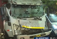 Camión cargado con pollos choca contra tráiler en El Agustino y provoca gran congestión vehicular