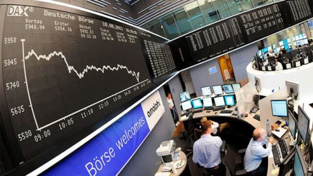 Bolsas europeas caen, resultados de empresas dañan confianza