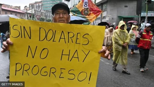 Los dólares escasean en la economía de Bolivia. (Getty Images).