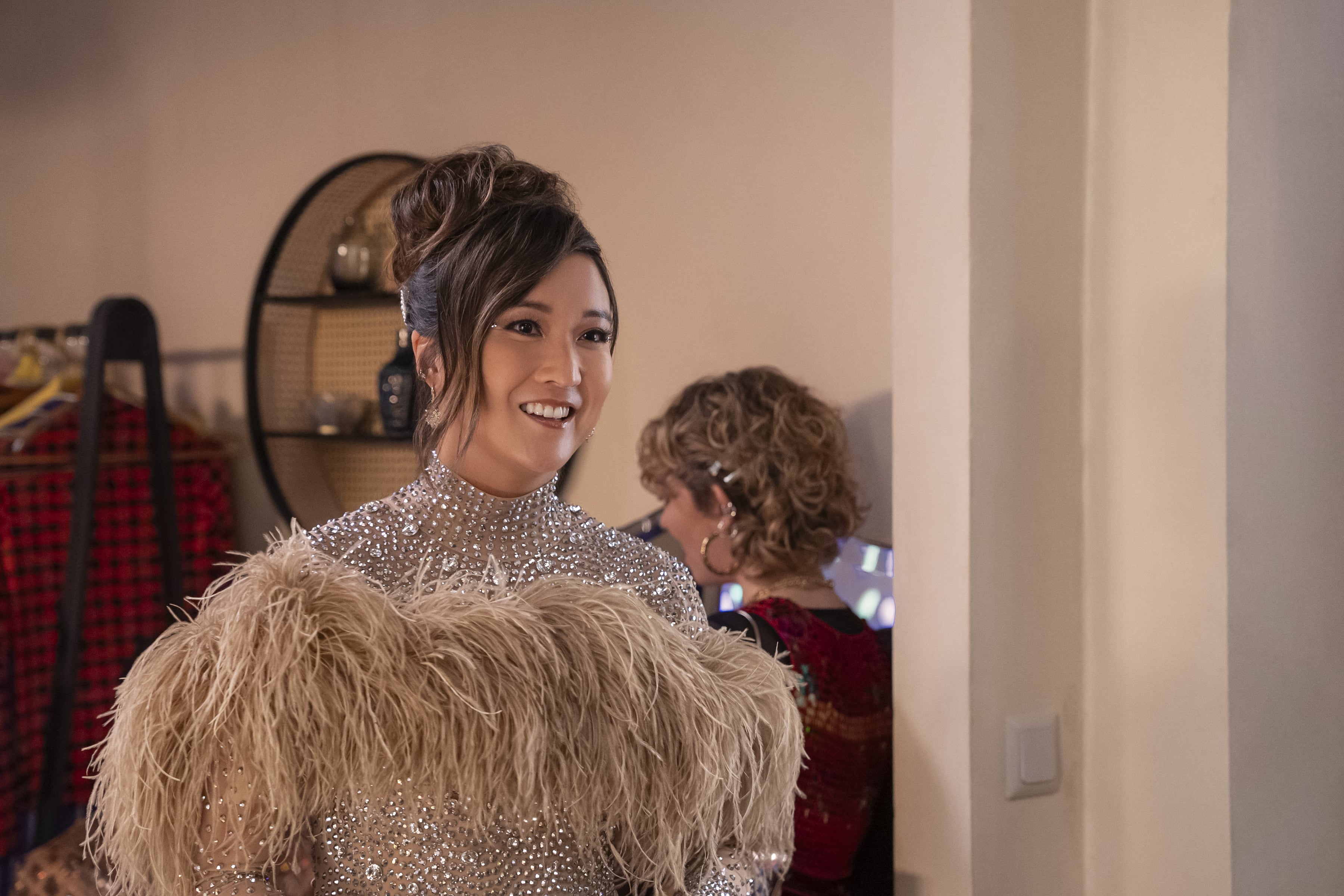 Ashley Park interpreta a Mindy en "Emily in Paris 4".