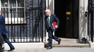 Se busca reemplazo para Boris Johnson: perfiles de los cinco postulantes que quedan en carrera