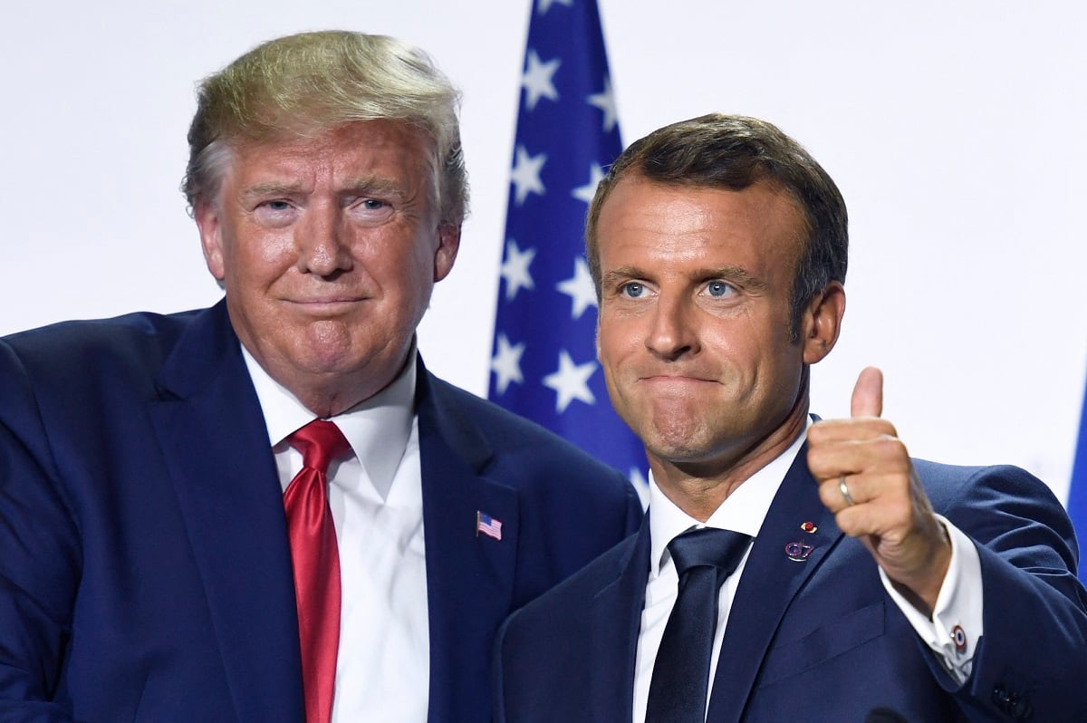 El presidente de Francia, Emmanuel Macron, y el presidente estadounidense, Donald Trump, posan durante una conferencia de prensa conjunta en Biarritz, suroeste de Francia, el 26 de agosto de 2019. (Foto de Bertrand GUAY / AFP)