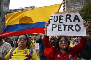 ¿Cuáles son las razones detrás de las masivas protestas contra Petro en Colombia?