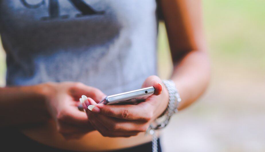 Existe una relación directa entre la baja autoestima y la frecuencia que uno actualiza en Facebook sobre la vida personal (Foto: Pixabay)