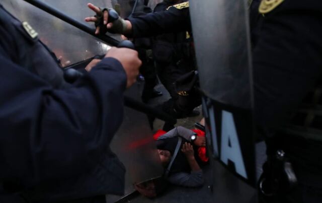Grupos de manifestantes se enfrentaron a la Policía en la tarde del miércoles, 19 de julio, durante el desarrollo de una marcha contra el gobierno de Dina Boluarte (Foto: Jorge Cerdan / @photo.gec)