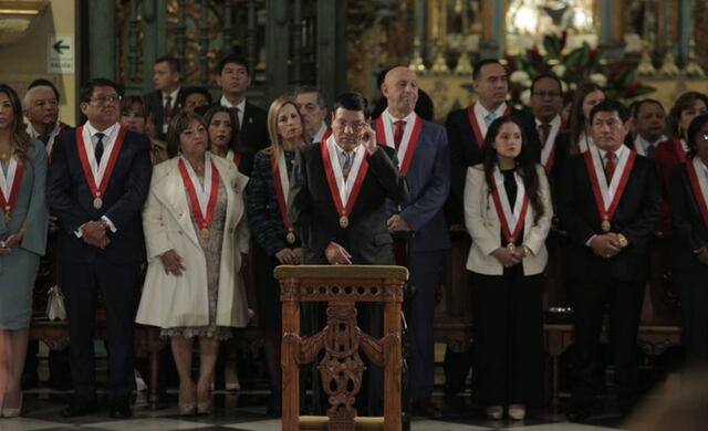 Los congresistas también asistieron a la Misa y Te Deum por Fiestas Patrias | Foto: Anthony Niño de Guzmán / @photo.gec