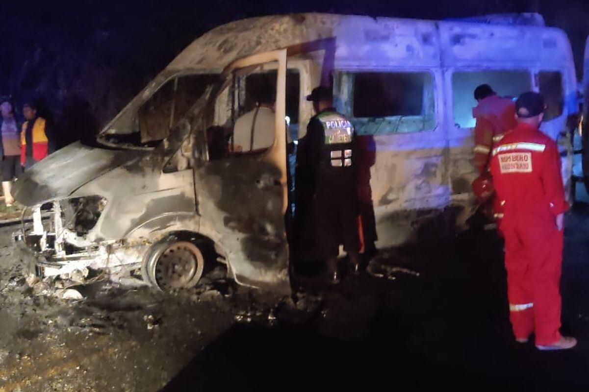 Transportistas informales queman vehículo de la Sutran y un inspector murió, en Abancay.