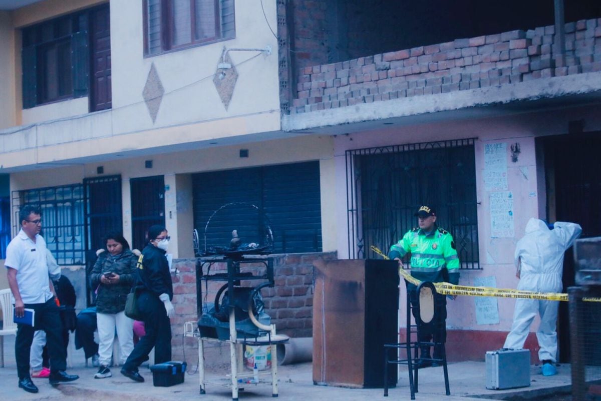 Una mujer anciana y discapacitada muere al quemarse su vivienda. Ocurrió en San Juan de Lurigancho. Fotos: @photo.gec