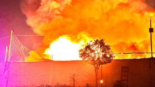 Ate: reportan 5 fallecidos en incendio código II desatado en fábrica de pirotécnicos | VIDEO