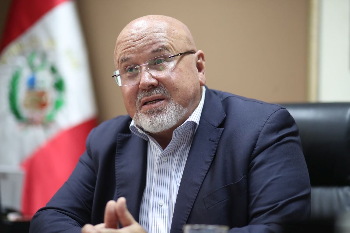 Carlos Bruce insiste en que los agentes del serenazgo usen armas no letales para enfrentar la delincuencia. (Foto: GEC)