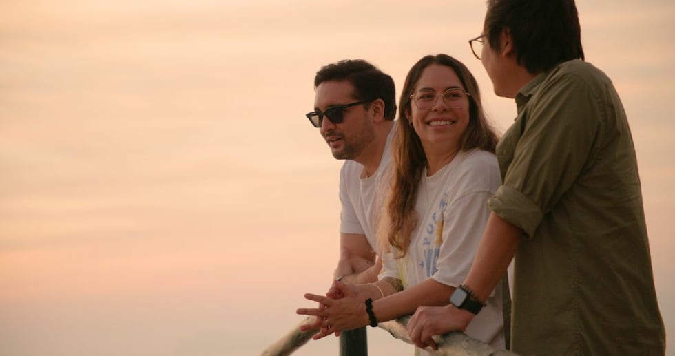 Renato Kanashiro, Mayra Flores y Coco Tomita, del restaurante Shizen, en una escena del documental de Omar Young.