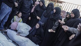 Israel bombardea dos hospitales en Gaza y deja decenas de muertos