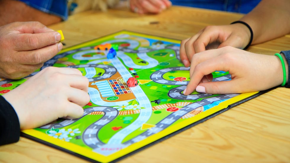 Los juegos de mesa impulsan la capacidad de negociación.