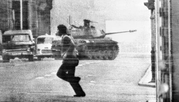 Fracasa un intento de golpe de Estado contra el presidente chileno Salvador Allende, conocido como ‘El Tanquetazo’. Fallecen una veintena de personas. (Foto de RADIOFOTO/AFP)