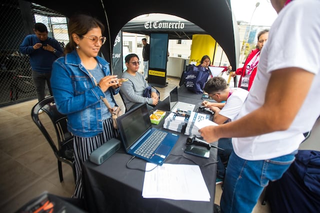 Entrega de kits para la Wufathon 4K powered by El Comercio.