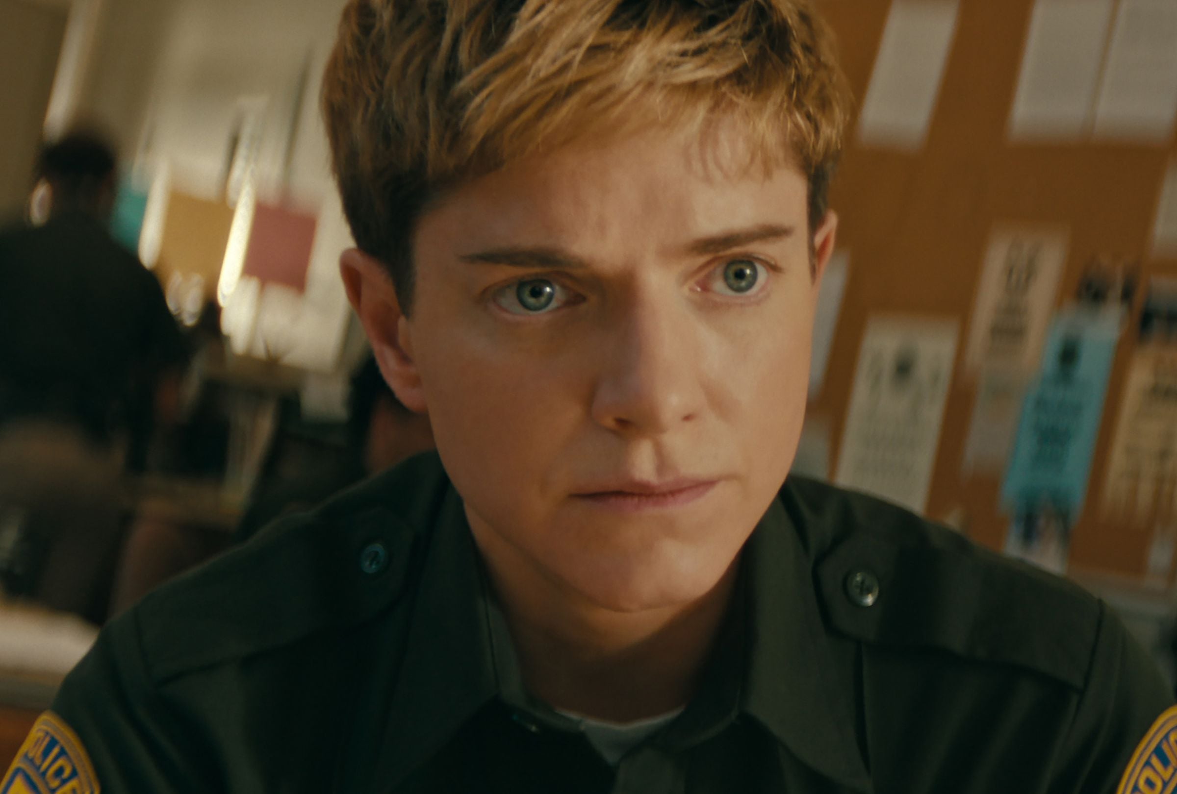 Alex Dempsey (Mae Martin) logra eliminar a Evelyn Wad al final de la serie "Incontrolables" (Foto: Netflix)