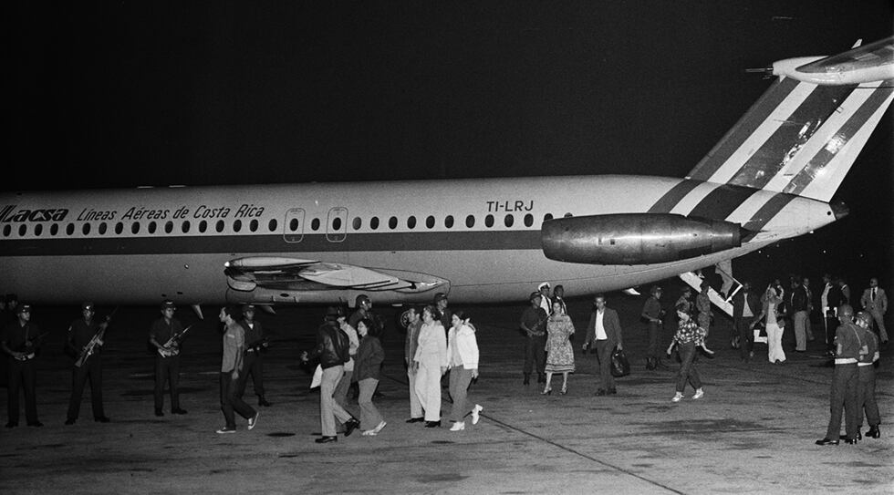 On April 18, 1980, the Cubans arrived at the Jorge Chávez airport from Costa Rica. (Photo: Historical Archive of El Comercio)
