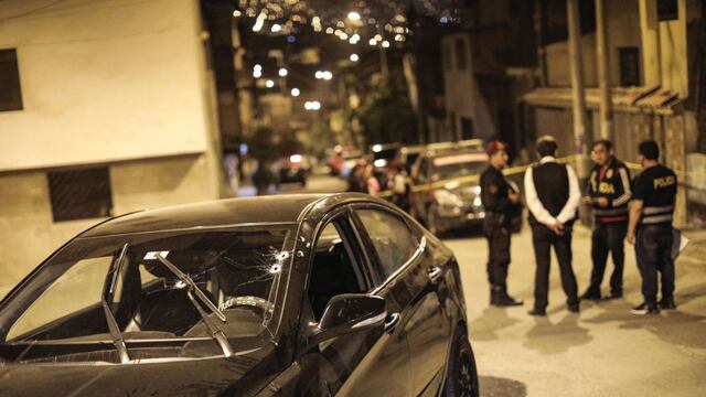 VMT: acribillan de seis disparos en la cabeza a taxista cuando movilizaba a pasajeras