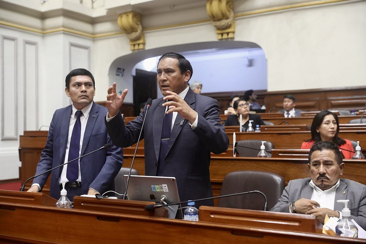 La bancada Perú Libre expresó su solidaridad con Vladimir Cerrón tras haber sido sentenciado a tres años y medio de prisión. (Foto: Congreso)