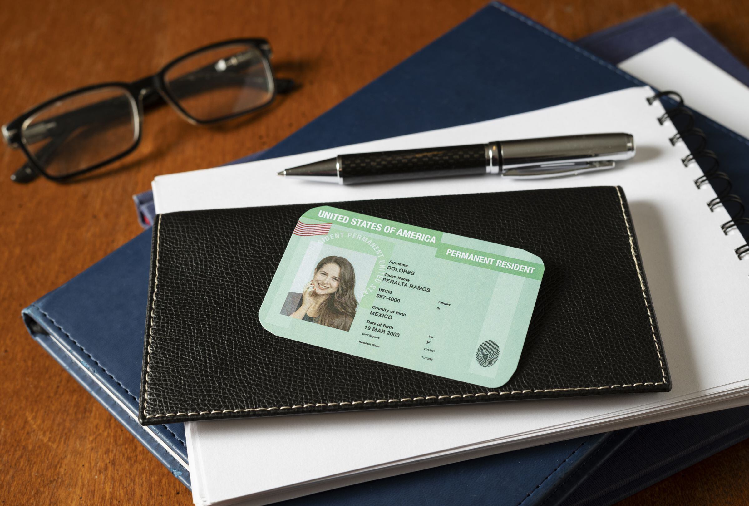 La Green Card permite trabajar permanentemente en territorio estadounidense y es un paso previo a la ciudadanía estadounidense (Foto: Diseñado por Freepik)