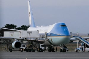 Así escapó Trump del Air Force One: utilizó un camión de catering ante las amenazas de Irán