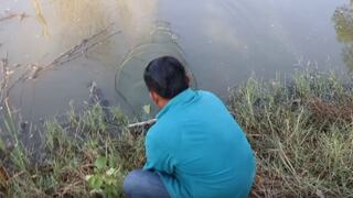 Un hombre se llevó una gran sorpresa mientras pescaba en un estanque