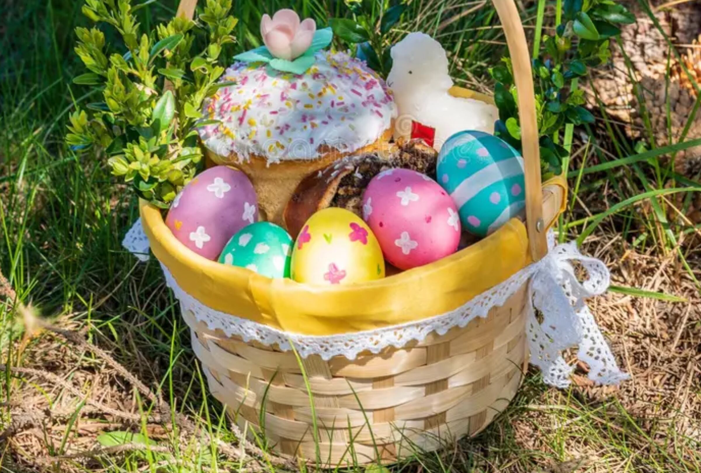 Los huevos de Pascua pueden estar hechos de chocolate, huevos cocidos decorados, o ambos (Foto: es.dreamstime.com)