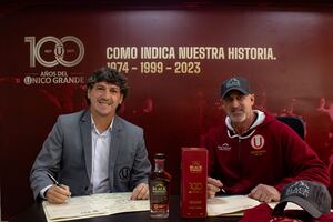 Black Whiskey y Universitario de Deportes se unen para lanzar Whiskey de edición limitada para celebrar los 100 años de pasión futbolera