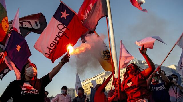 Chile cierra campaña para plebiscito constitucional con banderazo y caravana | FOTOS 