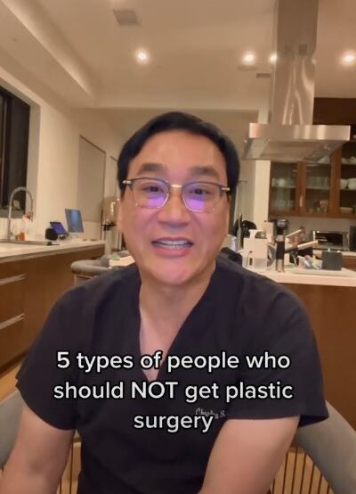 El profesional menciona que quienes padecen problemas de salud como enfermedades cardíacas o diabetes deberían evitar este tipo de procedimientos. (Foto: @drlee90210)