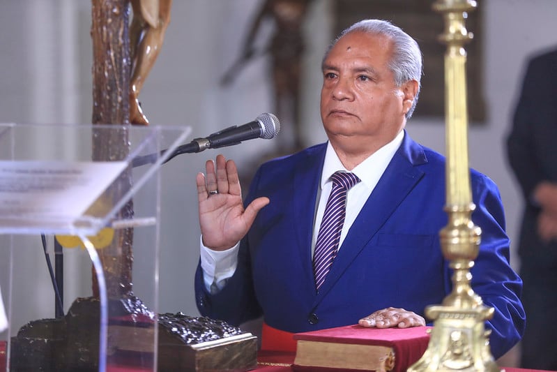 César Sandoval Pozo se mantiene como titular del MTC. Foto: Presidencia