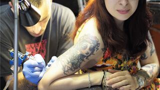 En la piel: Madre se hace un tatuaje con las cenizas de su hijo