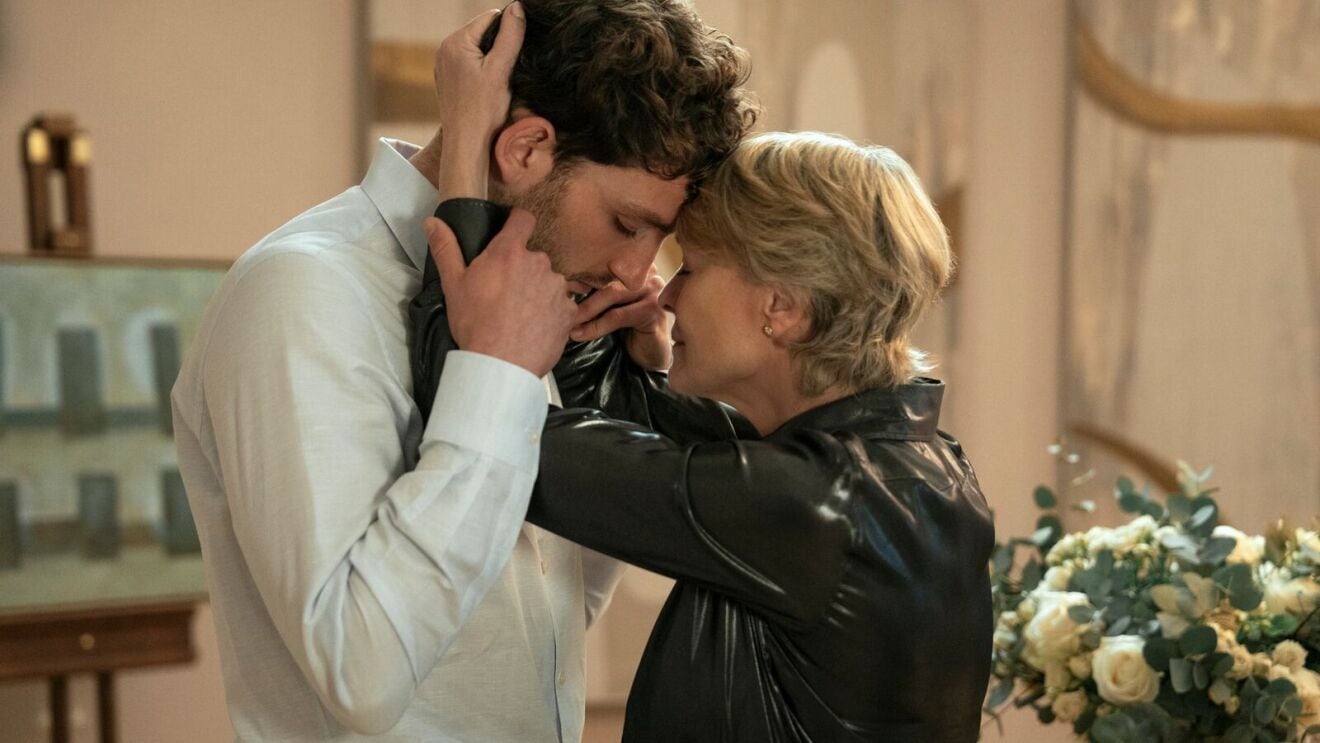 Laurie Davidson en el papel de Daniel y Robin Wright como Laura en la serie "The Girlfriend" (Foto: Amazon Studios)