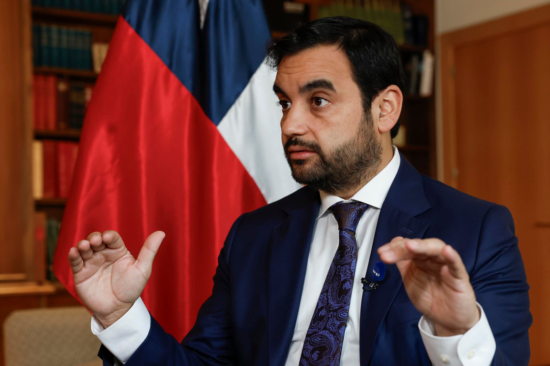 El ministro de Justicia y Derechos Humanos de Chile, Jaime Gajardo, aclaró este martes en Madrid que, aunque su Gobierno no reconoce la legitimidad de Nicolás Maduro en Venezuela, tampoco planea reconocer al opositor Edmundo González Urrutia como ganador de las presidenciales de julio, y aseguró que su país "siempre está disponible" para retomar las relaciones diplomáticas con Caracas. EFE/EFE/ J.J. Guillén